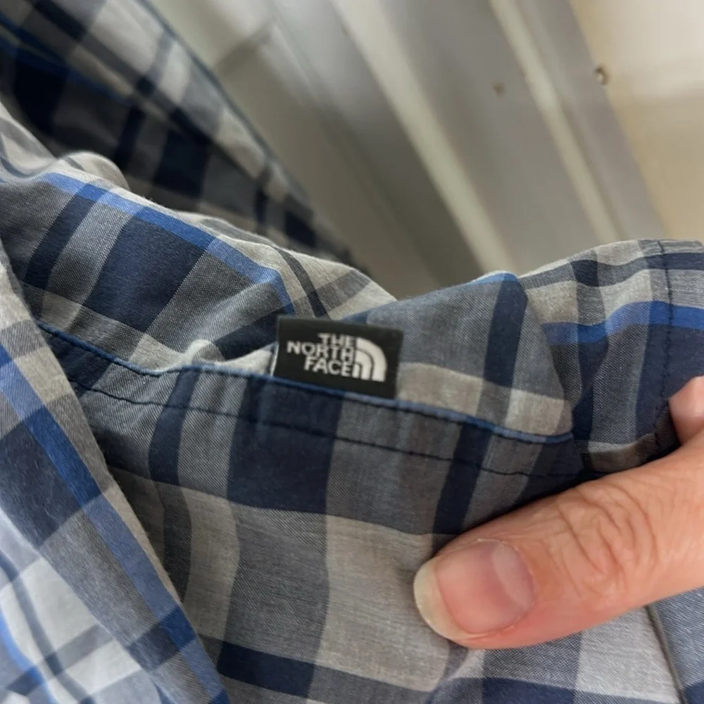 The North Face Gray and Blue Plaid Casual Snap button long sleeve Size Large
